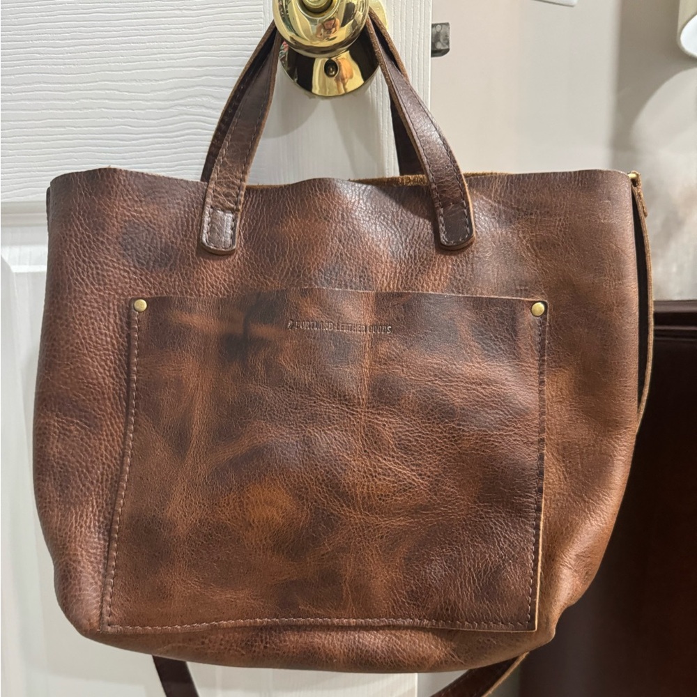 Portland Leather medium Crossbody tote Badlands
